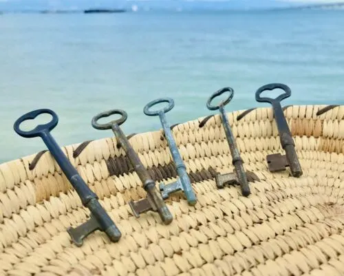 Antique Vintage Original Skeleton Keys Lot of 5 Metal Keys