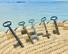 Antique Vintage Original Skeleton Keys Lot of 5 Metal Keys