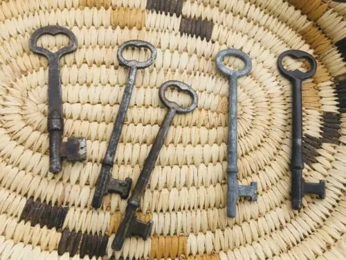 Antique Vintage Original Skeleton Keys Lot of 5 Metal Keys