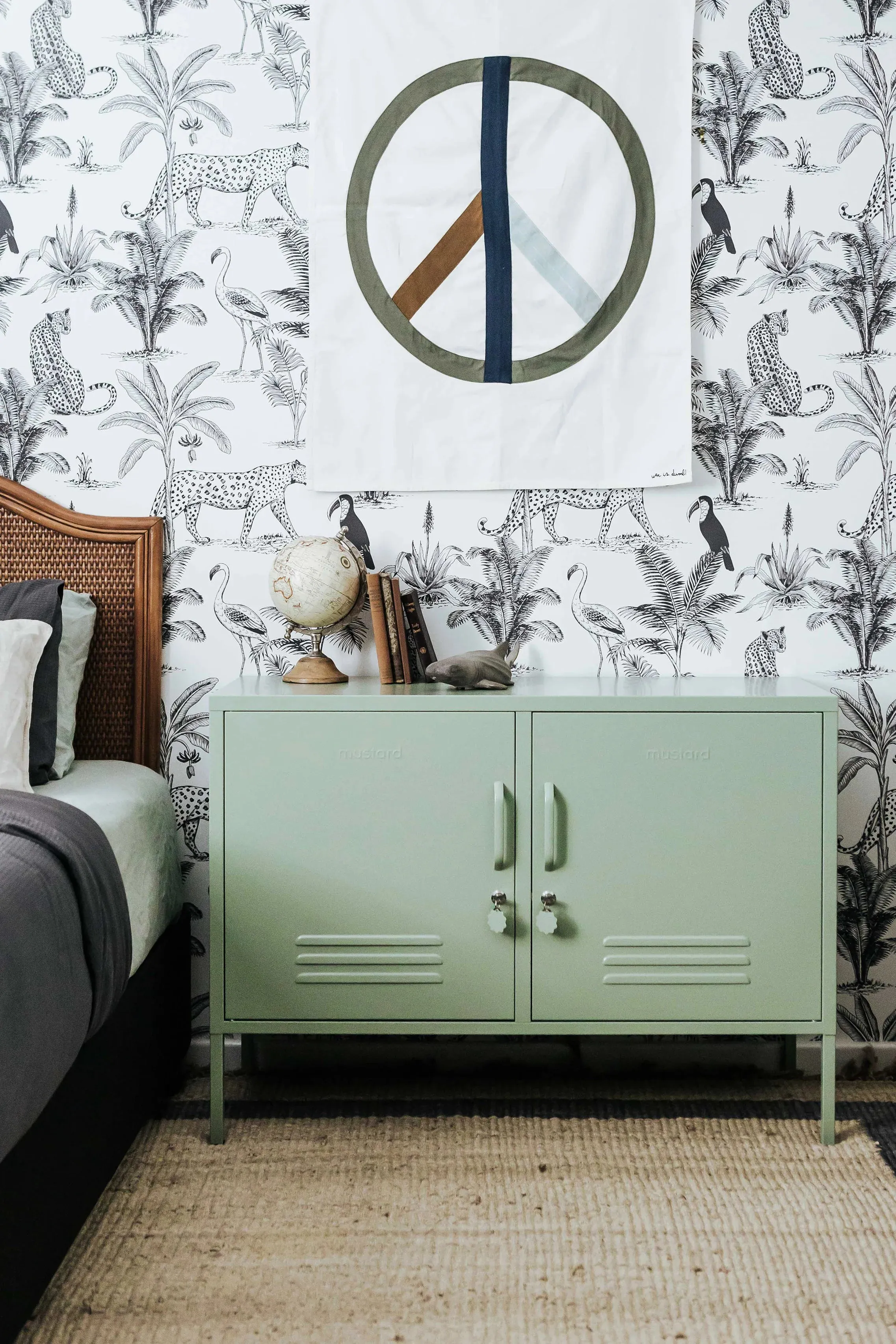 MUSTARD MADE LOCKER | The Lowdown | Sage