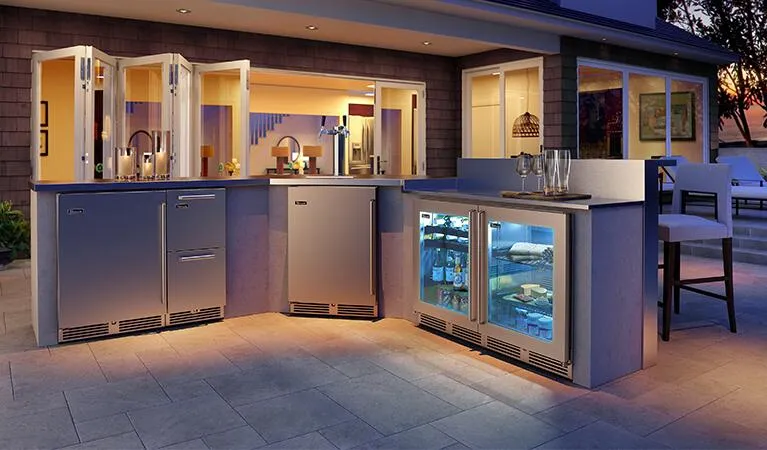 Perlick 24 inch Signature Series 3.1 cu ft Compact Refrigerator HH24RO-4-1