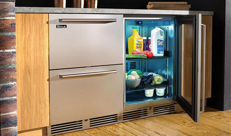 Perlick 24 inch Signature Series 5.2 cu ft Compact Refrigerator HP24RO-4-3