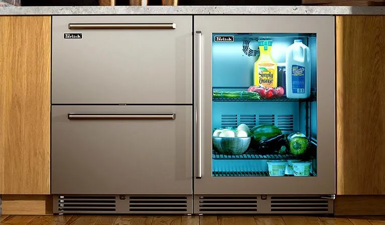 Perlick 24 inch Signature Series 5.2 cu ft Compact Refrigerator HP24RO-4-3