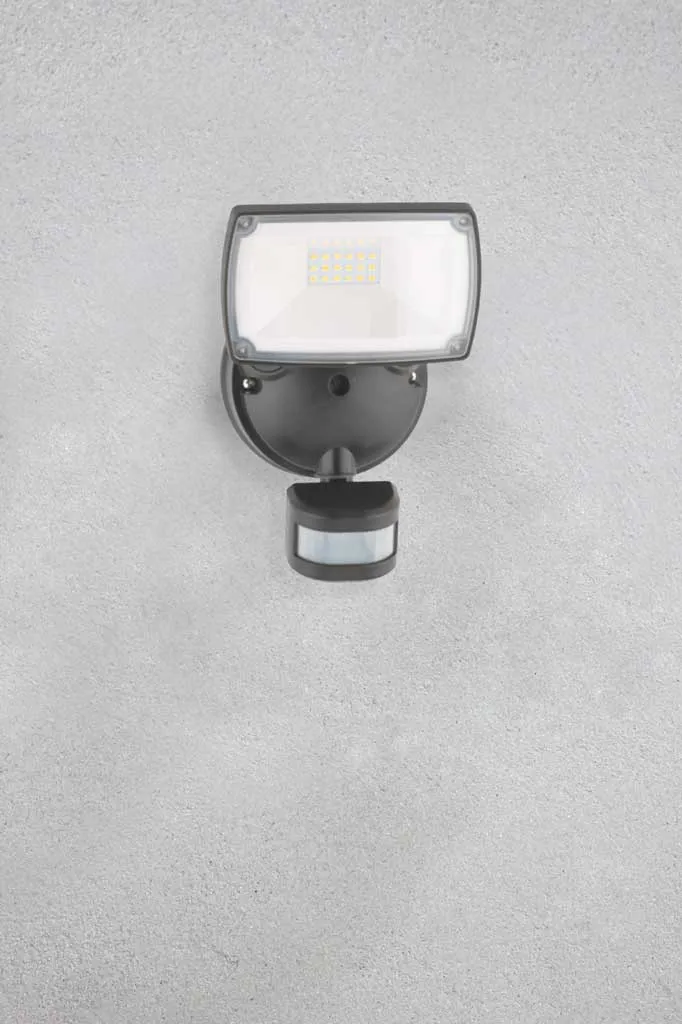 Thornton LED Outdoor Adjustable Floodlight – Sensor