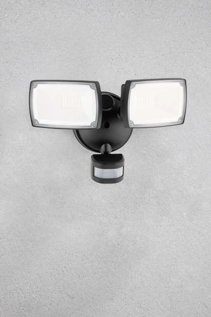 Thornton LED Outdoor Adjustable Floodlight – Sensor